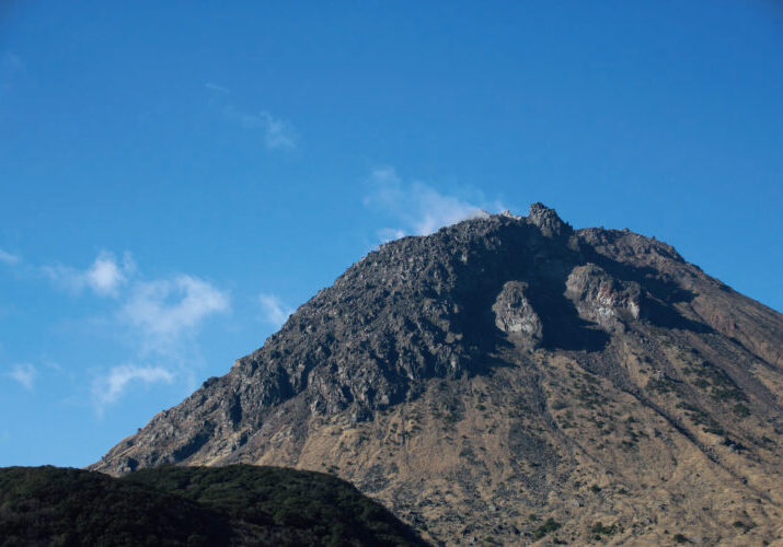 Around Mt. Unzen and Mt. Fugen (Unzen Volcanic Area UNESCO Global Geopark / Nagasaki Prefecture), a series of volcanic activities created as many as thirteen lava domes and repeatedly caused mudslides and pyroclastic flows.
